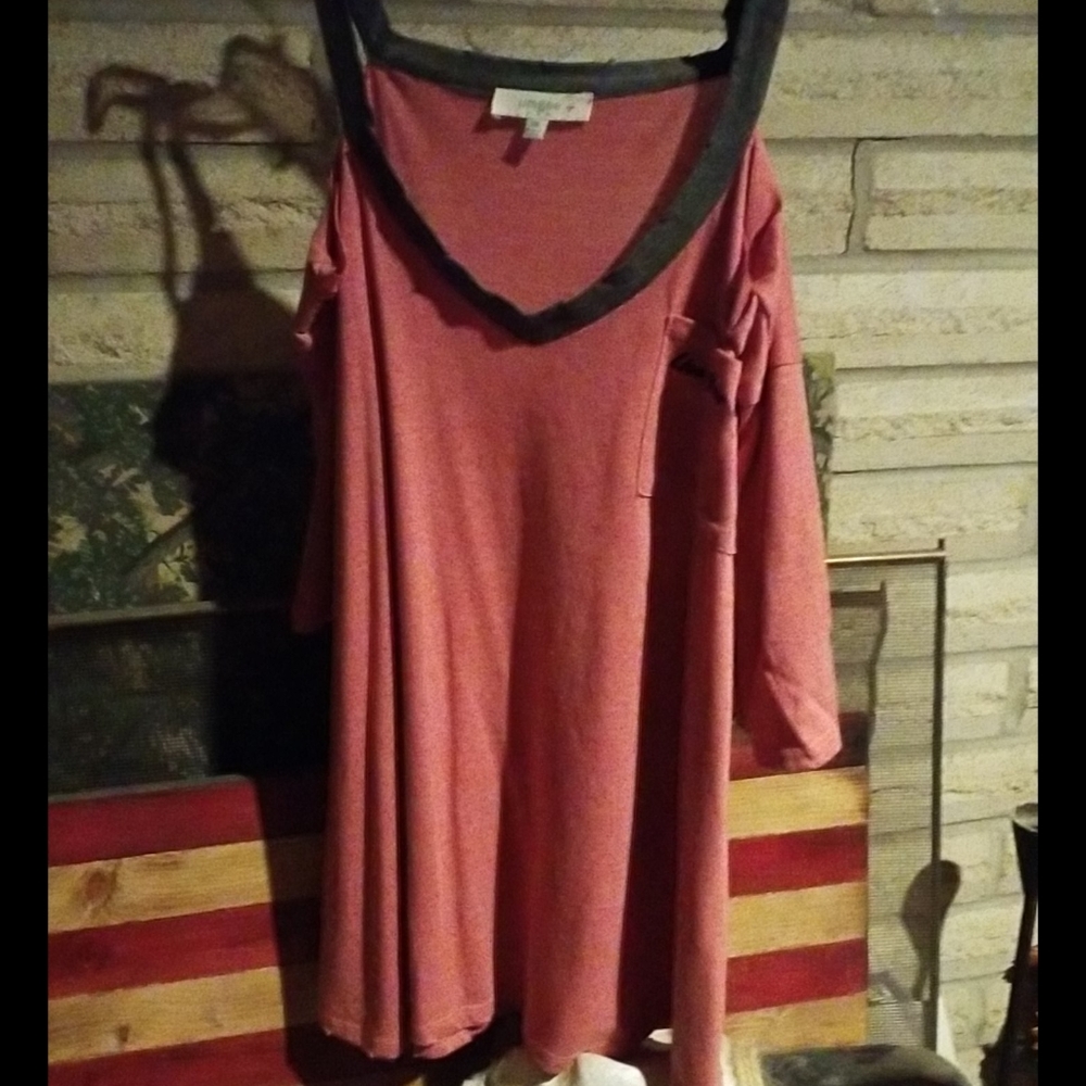 Umgee Cold Shoulder Tee